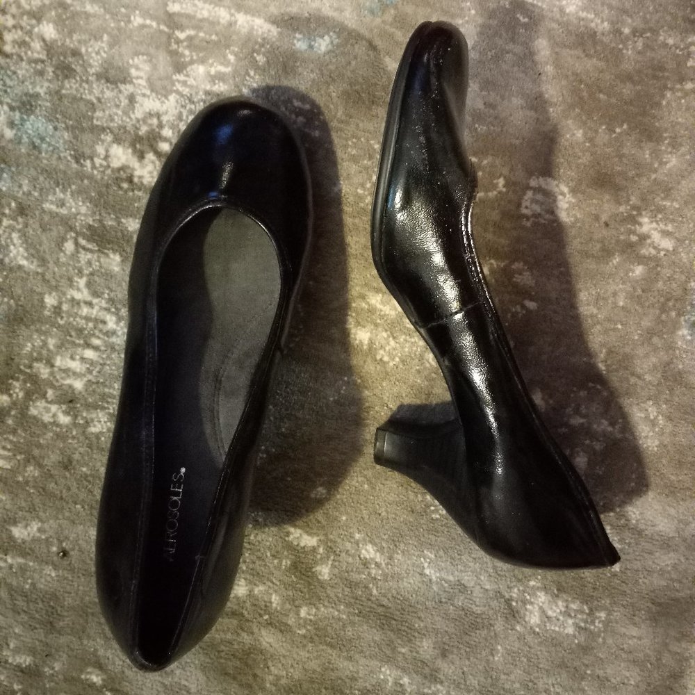 Black Pumps